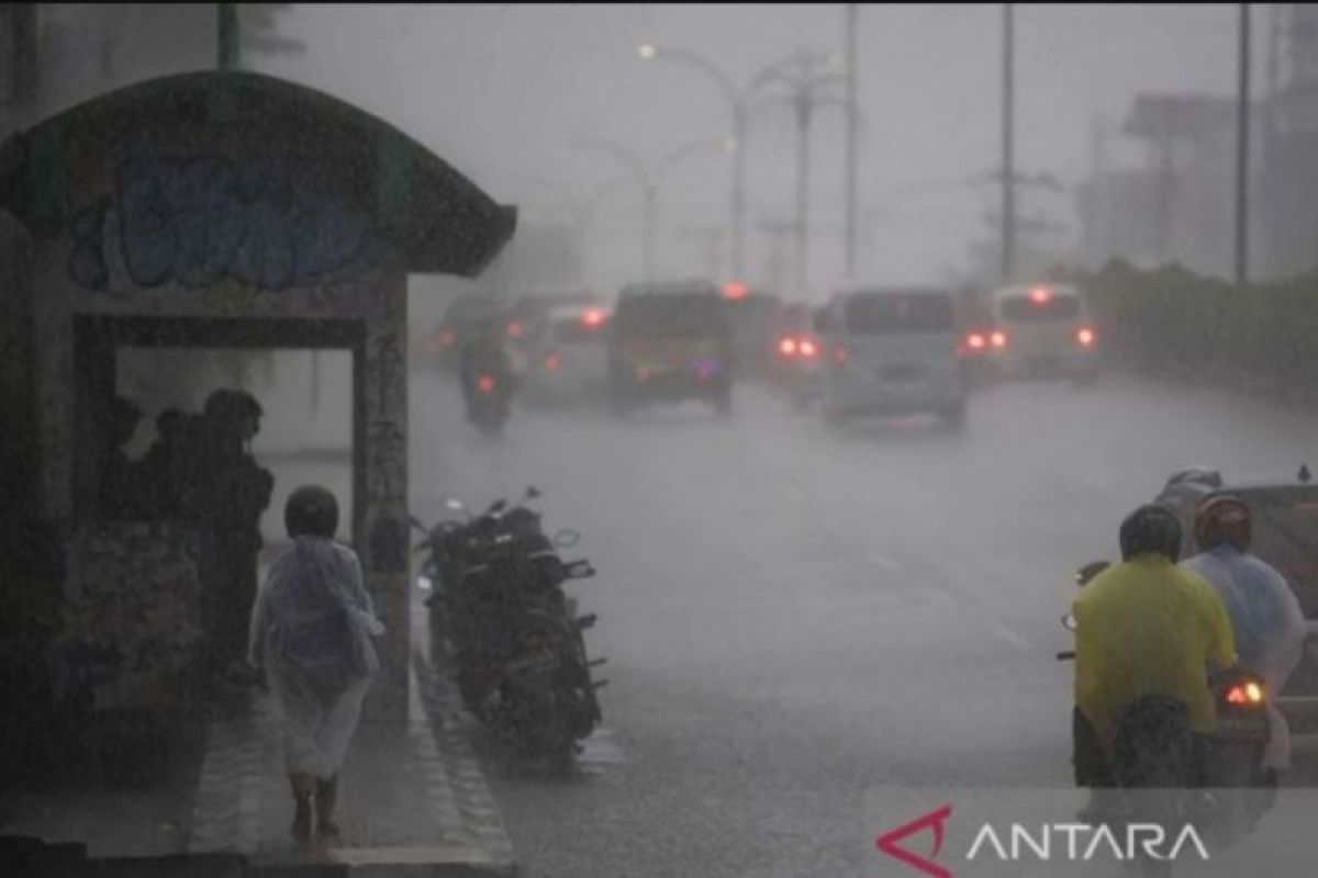 Sebagian besar Wilayah Indonesia berisiko hujan sedang-lebat