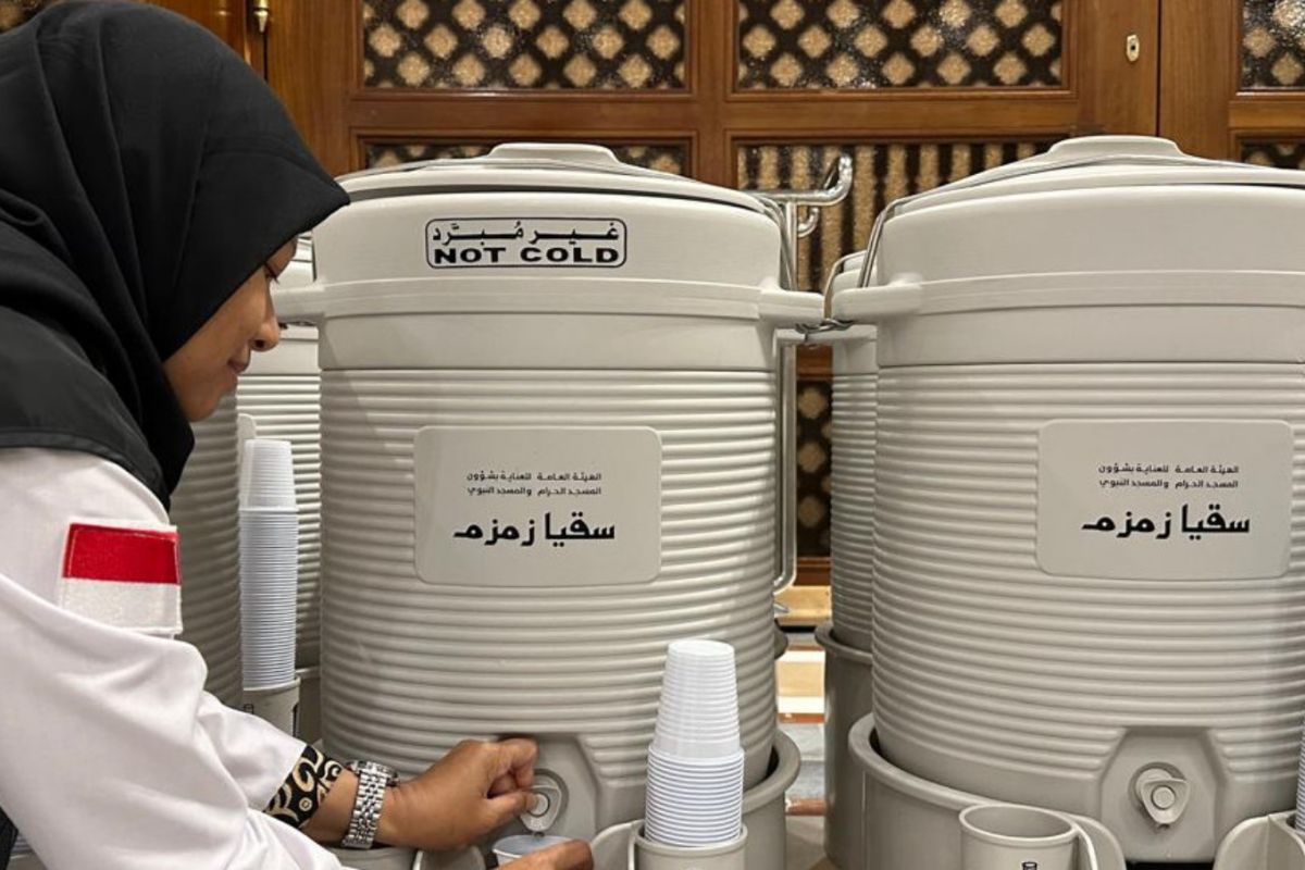 Info Haji 2024 -  Jamaah dilarang bawa air Zamzam dalam koper bagasi