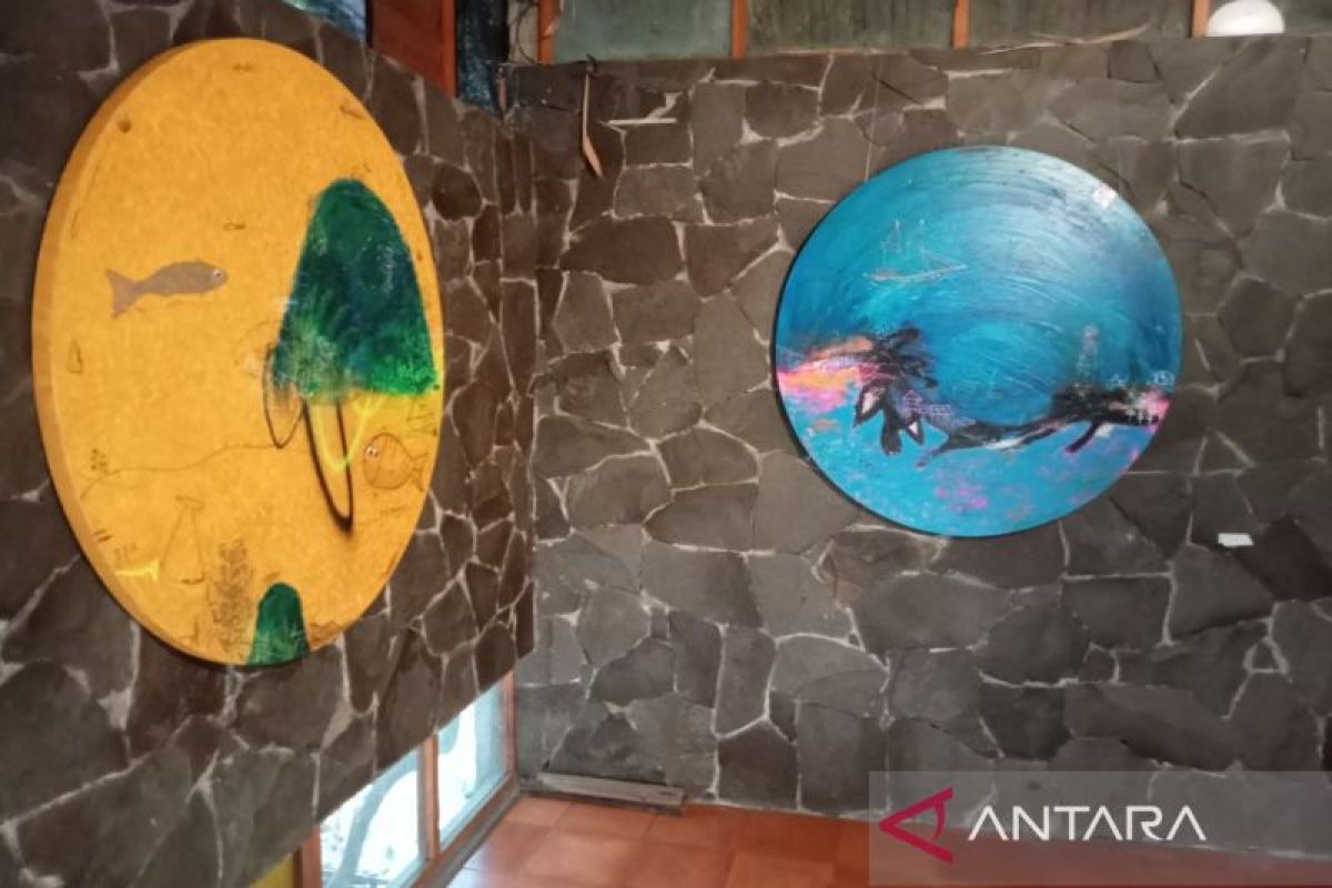 Seniman Yogyakarta pamerkan 12 lukisan tentang laut