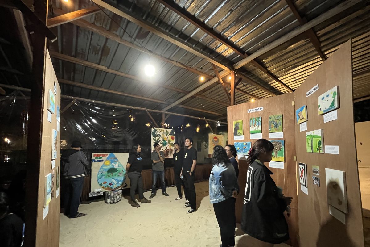 LSM MCC adakan pameran karya seni unik berbahan dasar dari sampah di Ambon