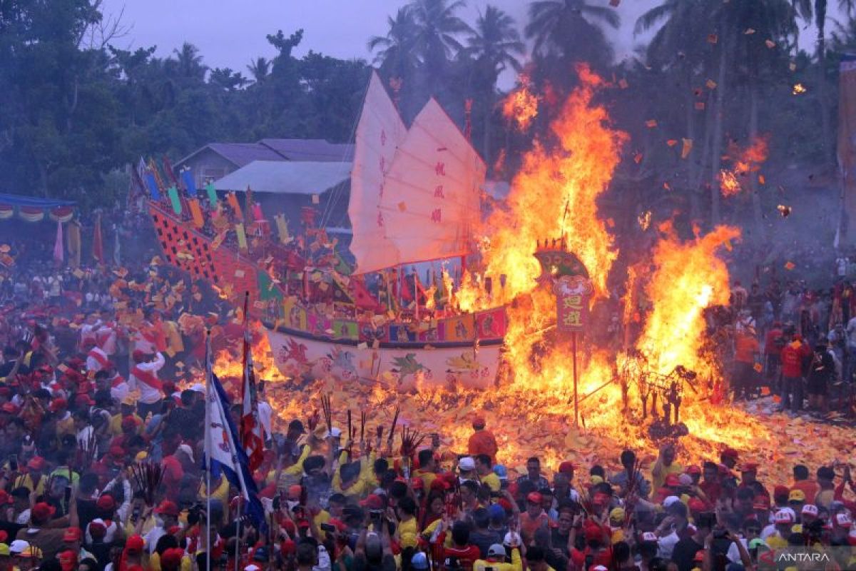 GALERI FOTO - Menyaksikan keunikan Festival Bakar Tongkang di Bagansiapiapai