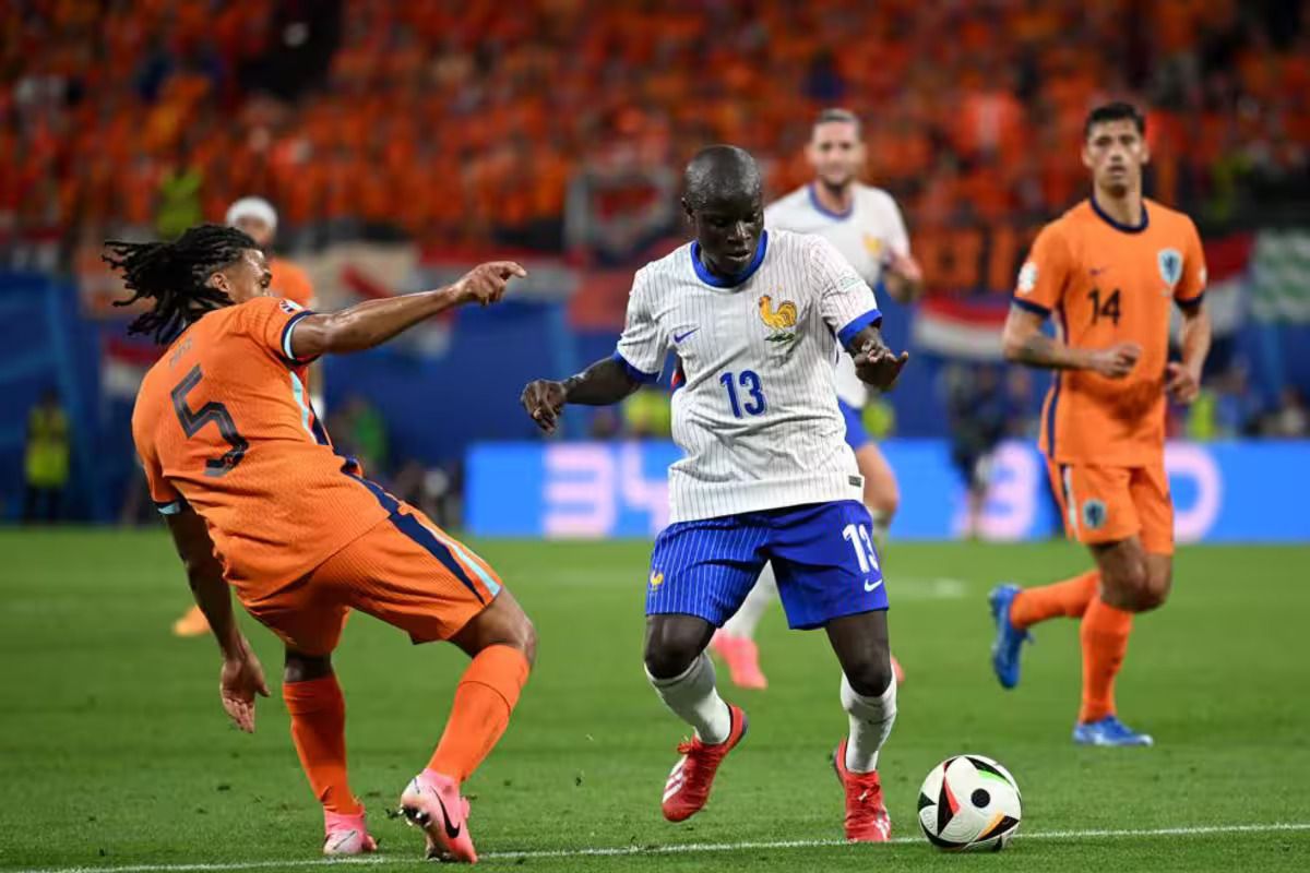 Belanda bermain imbang dengan Prancis