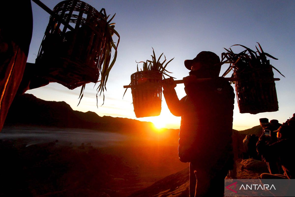 Sakralnya Ritual Yadnya Kasada Suku Tengger Di Gunung Bromo - ANTARA News