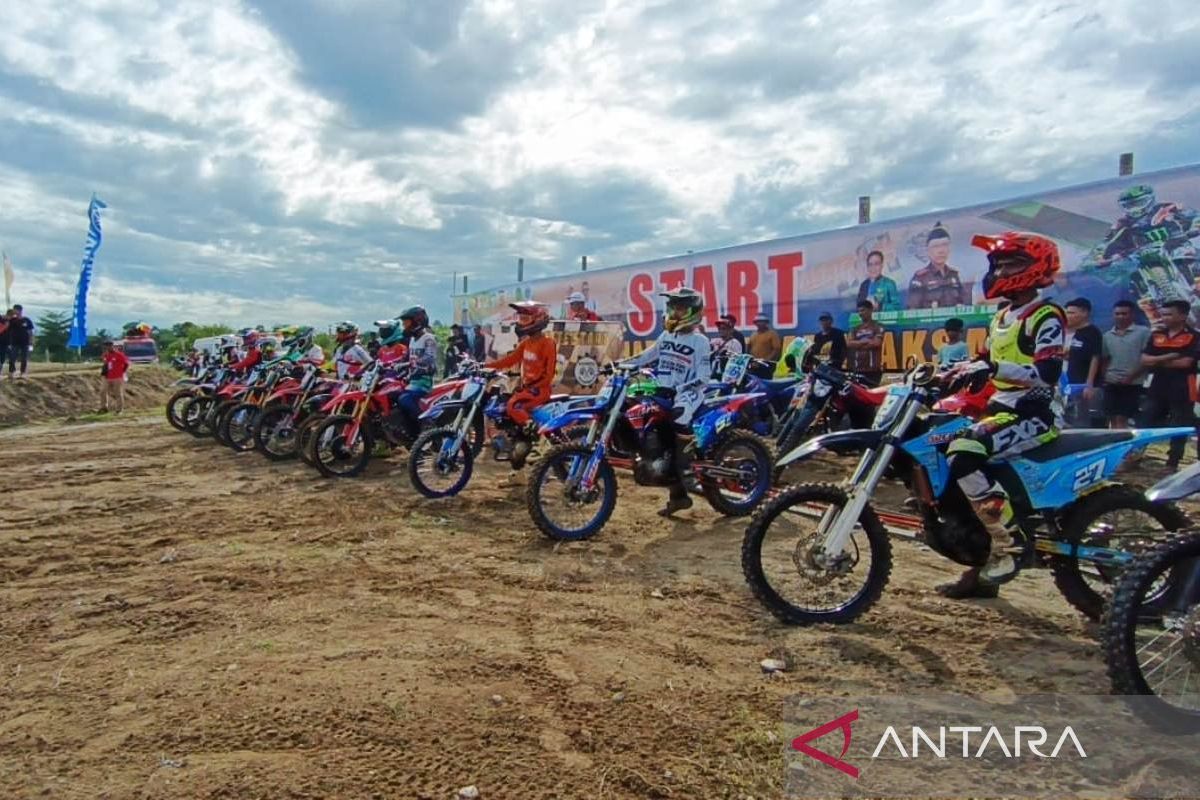 300 pebalap ramaikan lomba motocross HUT Adhyaksa di Nagan Raya