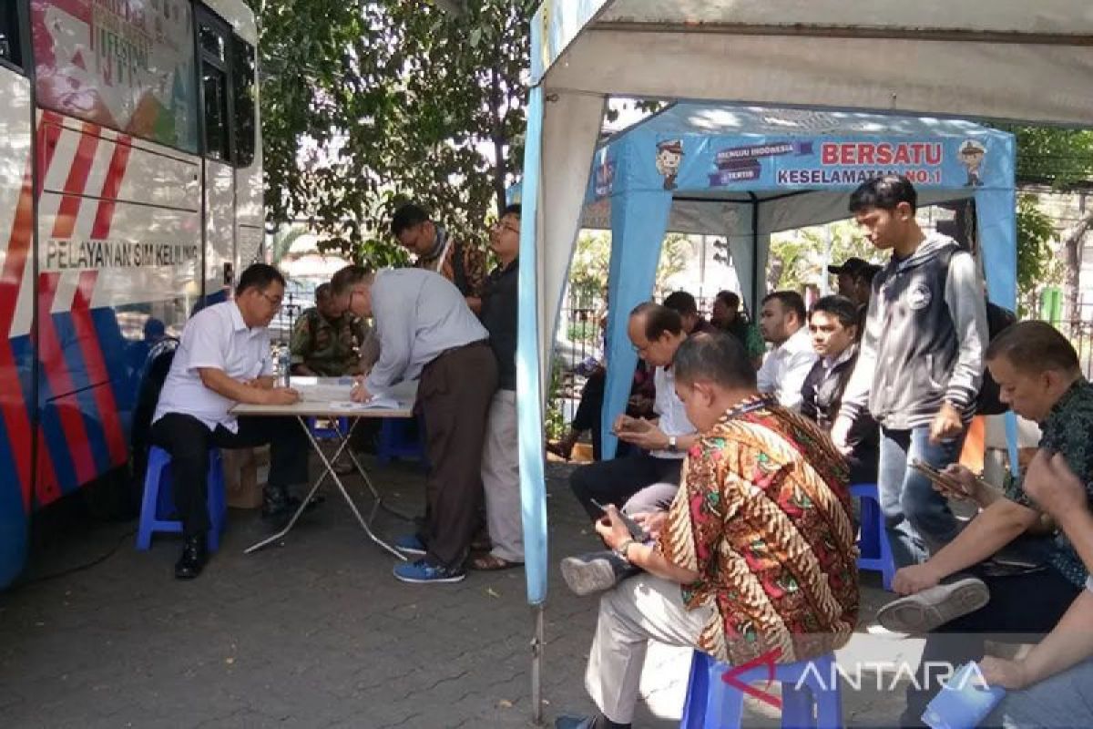 Minggu, SIM Keliling buka pelayanan di dua tempat