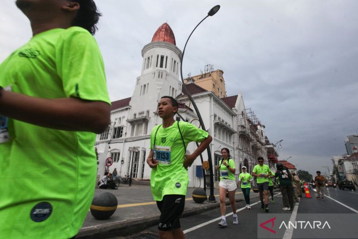 3.500 pelari jelajah Kota Surabaya saat 