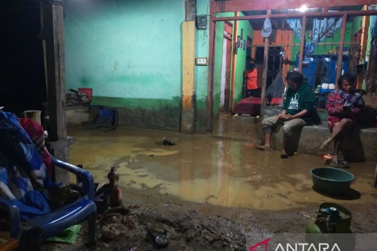 Warga korban banjir di Desa Mbuwu butuh air bersih dan lokasi Pengungsian