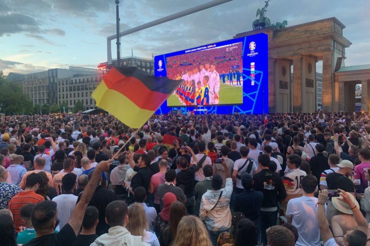 70 ribu suporter memadati Fan Zone di Berlin