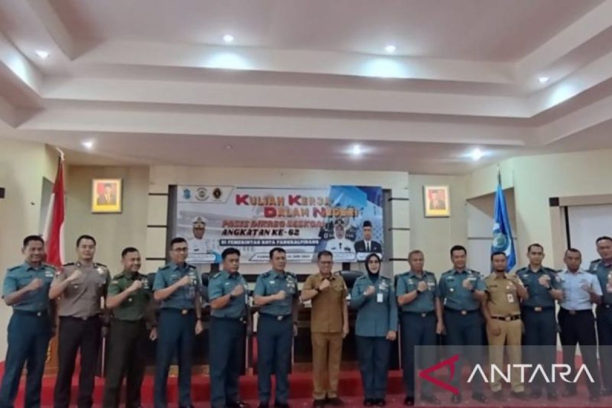 Asisten I Pemkot Pangkalpinang beri pembekalan KKDN Pasis Dikreg Seskoal Angakatan Ke-62