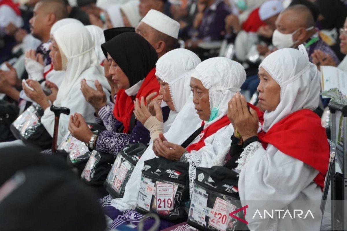 Haji Kloter 2 Debarkasi Medan kembali ke tanah air dengan kondisi utuh