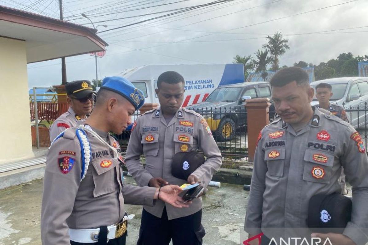 Polres Sorong Selatan periksa ponsel anggota deteki judi daring