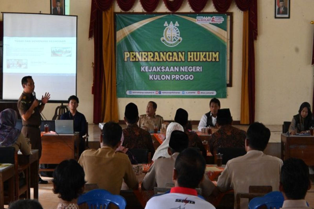 Kejari Kulon Progo melaksanakan penerangan hukum PTSL di Karangsewu