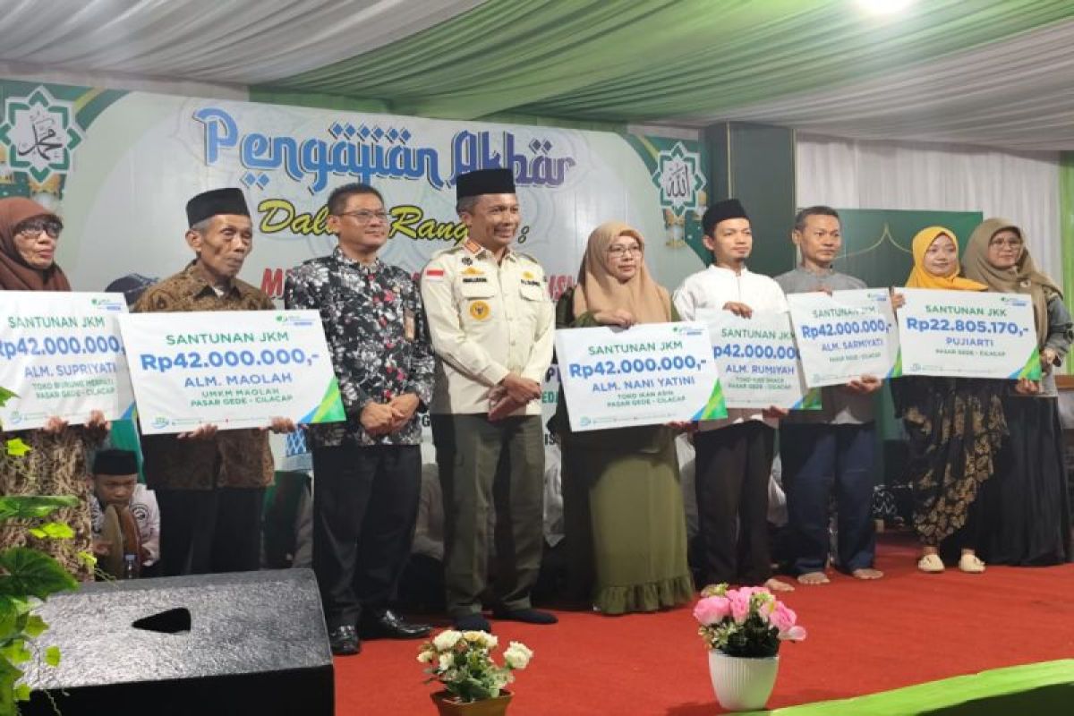 Pj Bupati Cilacap serahkan santunan JKM dan JKK BPJAMSOSTEK