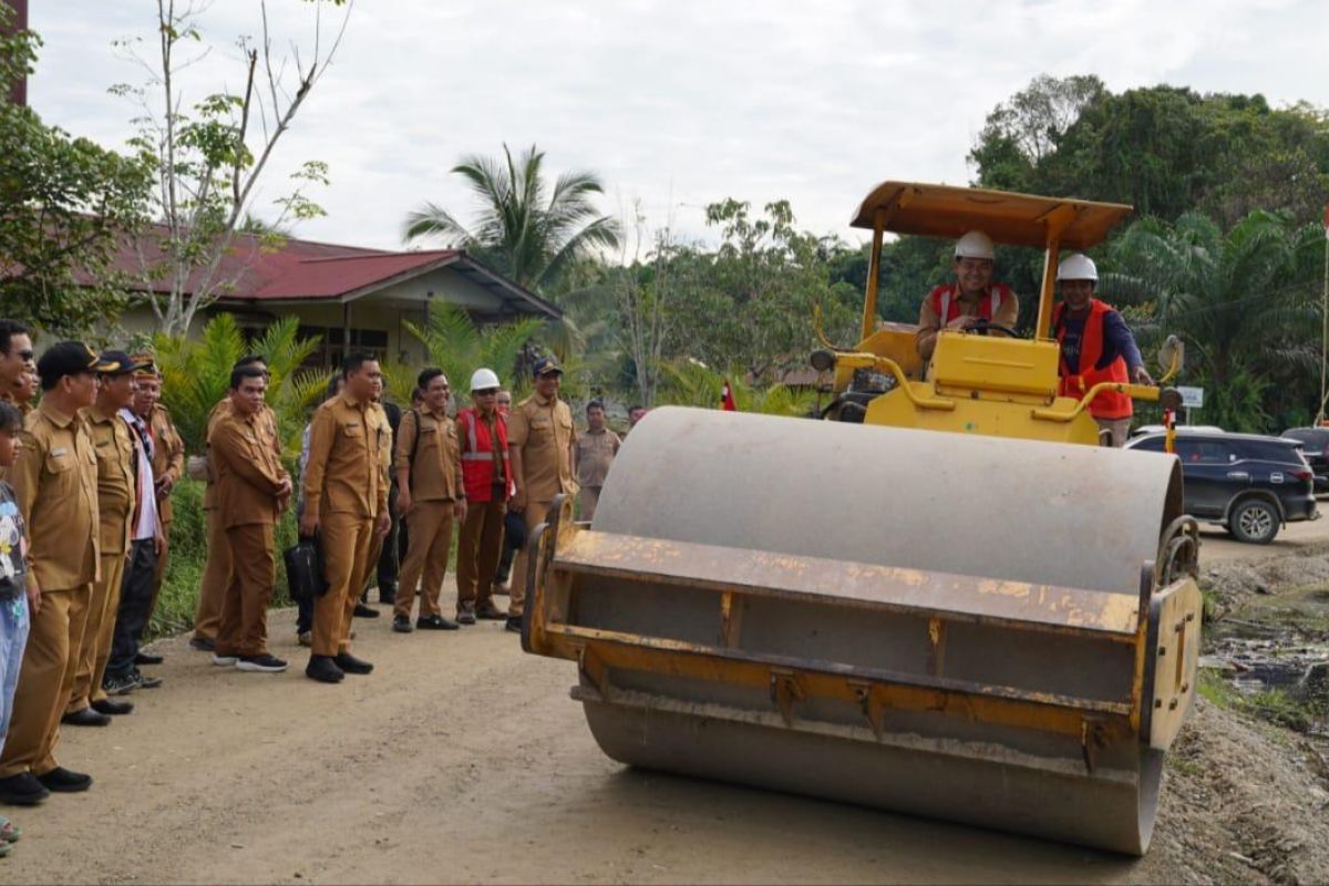 Proyek Jalan Mataso-Ulak Pauk Kapuas Hulu Kalbar dimulai anggaran Rp10 miliar