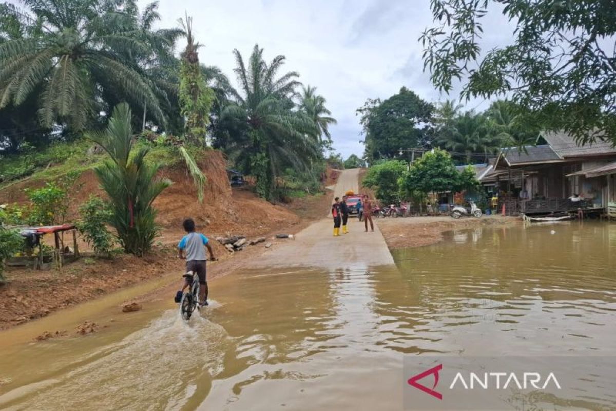 Kabupaten Penajam bersama BWS dan Satgas IKN tangani banjir Sepaku