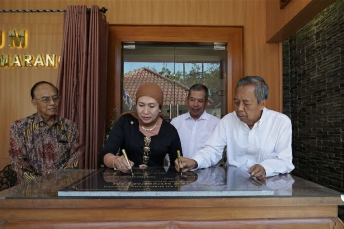 Prof. Sudharto resmikan Museum Universitas Semarang