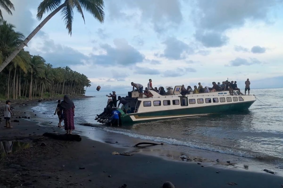 Pemkab Halsel bentuk tim kaji lokasi pembangunan dermaga di Pulau Makian