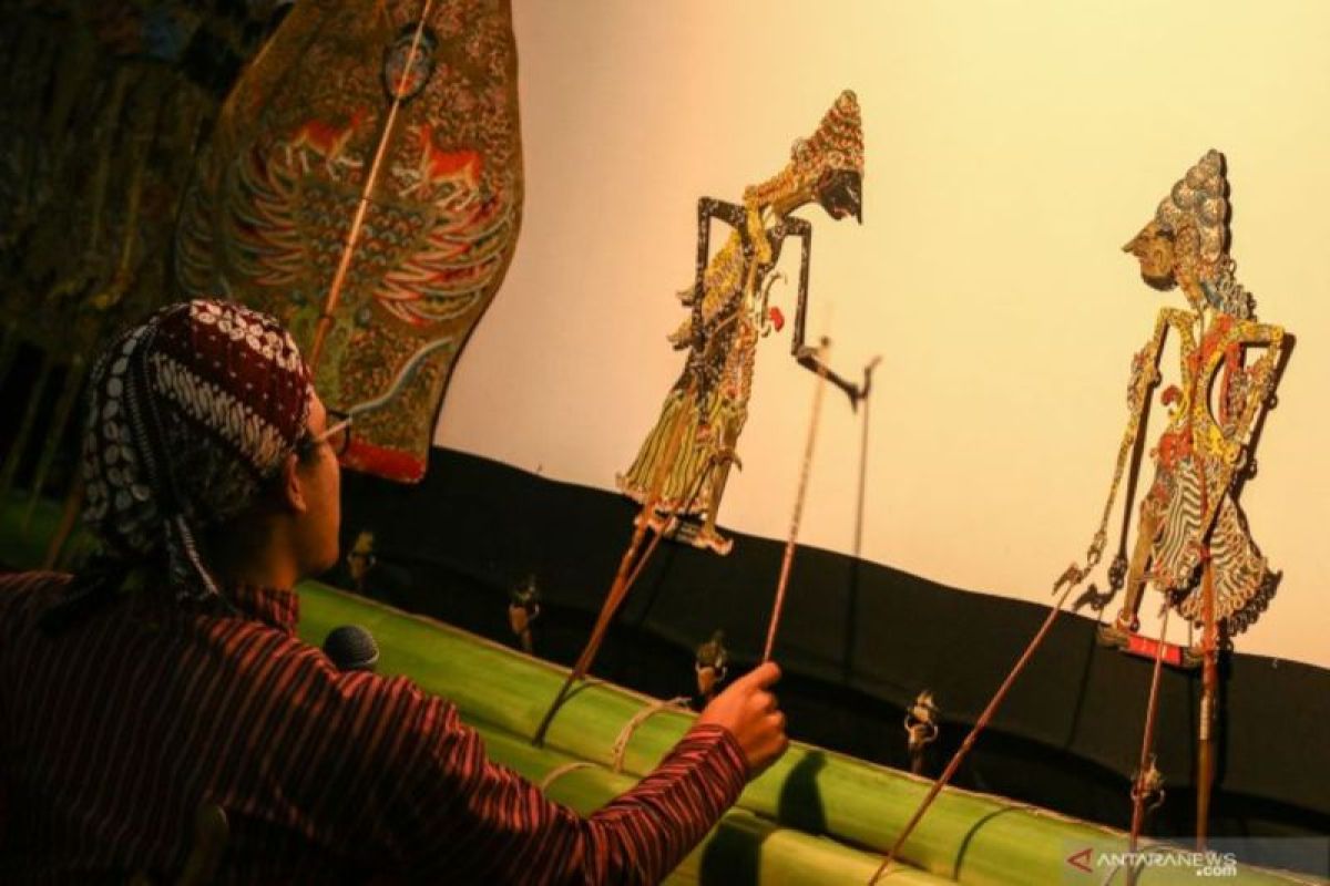 Polri gelar wayang kulit lakon "Tumurune Wiji Sejati"