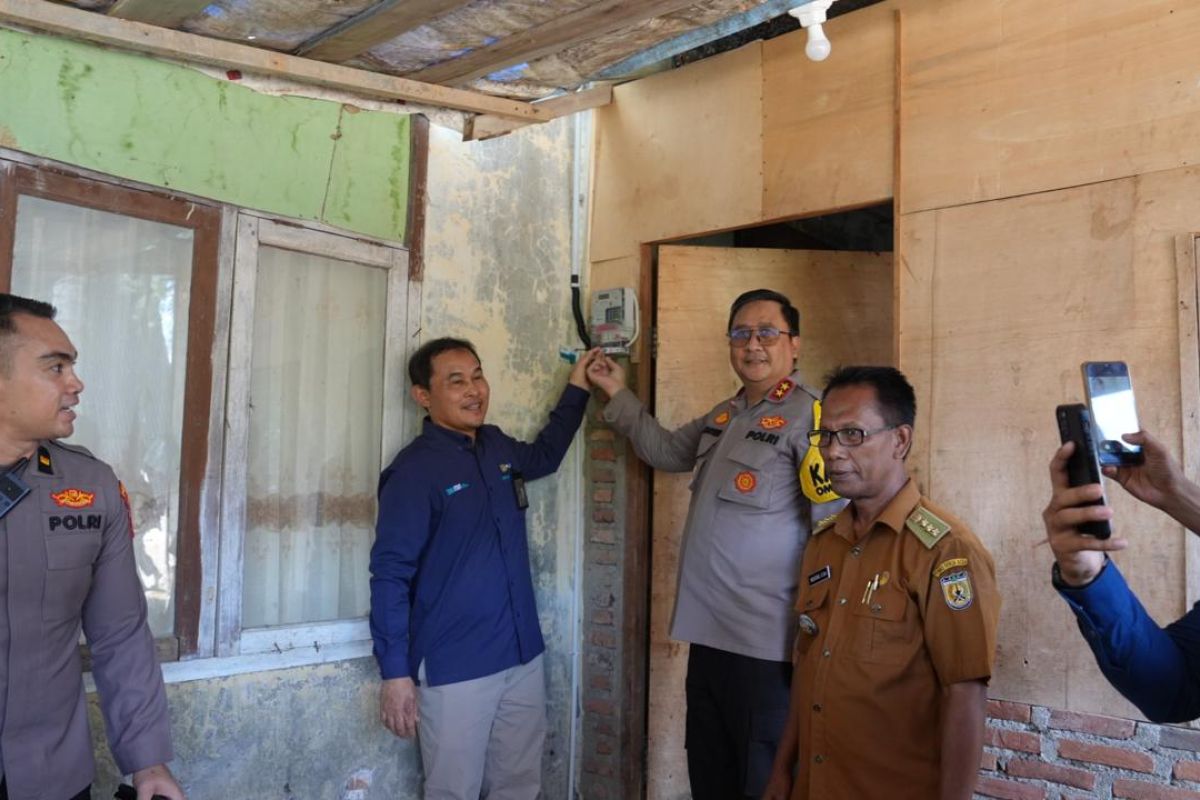 PLN UID Aceh terangi puluhan rumah sambut HUT ke-78 Bhayangkara