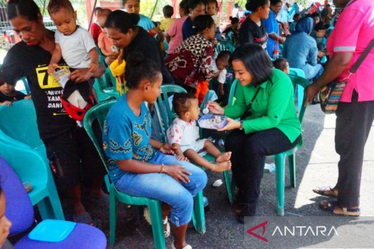 Persit KCK Kodim 1708 gencar perangi stunting anak Biak di kampung