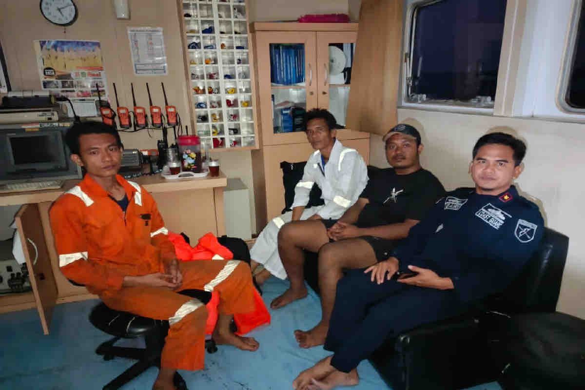Kemenhub evakuasi kebakaran kapal MV. Noah Satu di Perairan Tuban Laut Jawa