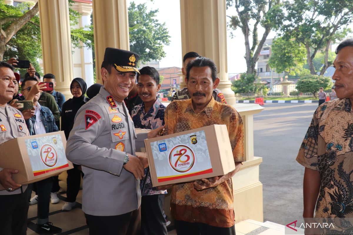 Polda Jambi distribusikan 8.000 paket sembako ke masyarakat