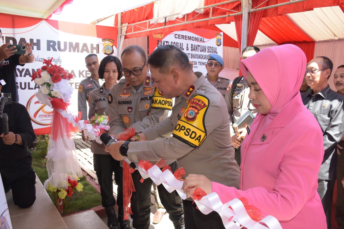 Polda Sulteng laksanakan program bakti sosial bedah rumah warga