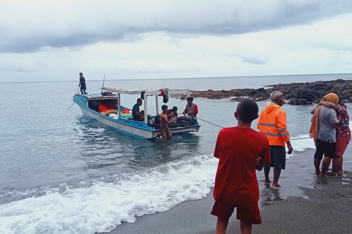 Longboat berpenumpang 11 penumpang hilang di Perairan Halbar ditemukan selamat