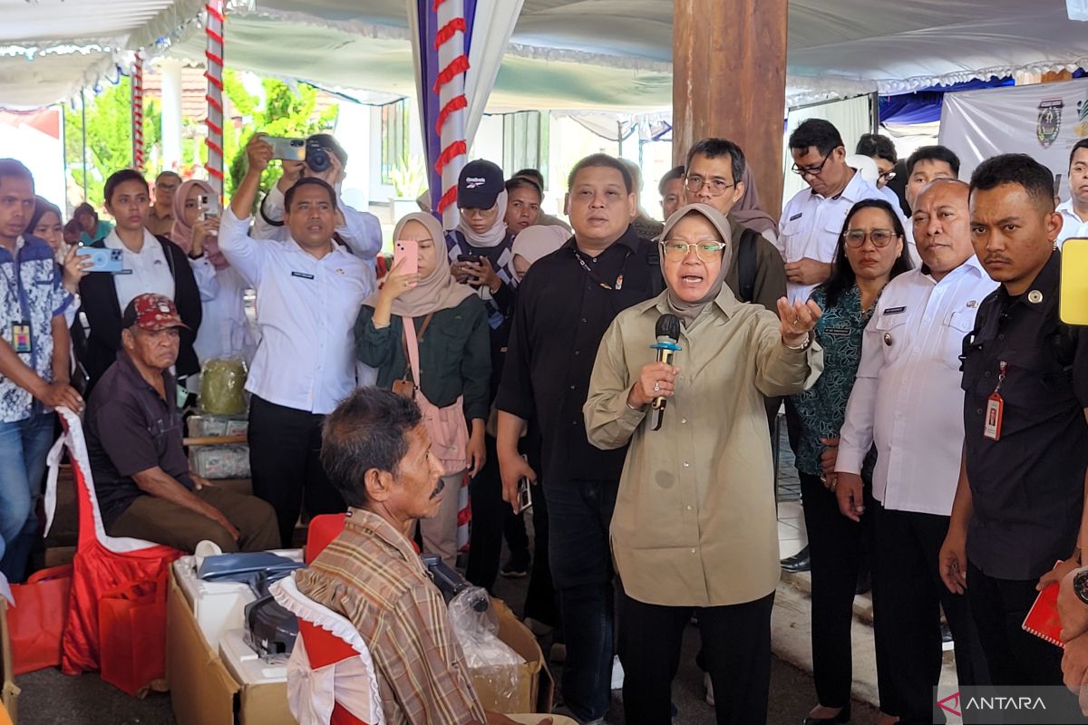 Mensos serahkan bantuan pemberdayaan masyarakat di Kabupaten Kepulauan  Tanimbar
