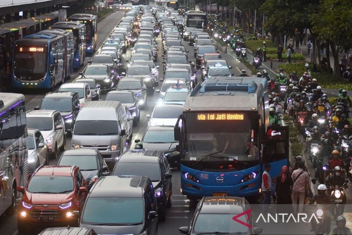 49 persen warga tidak setuju terkait pembatasan usia kendaraan di Jakarta