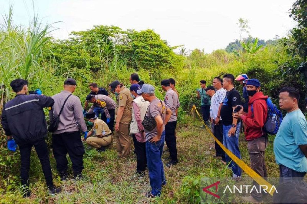 Polres Sukabumi kembangkan temuan kerangka perempuan di kebun kosong