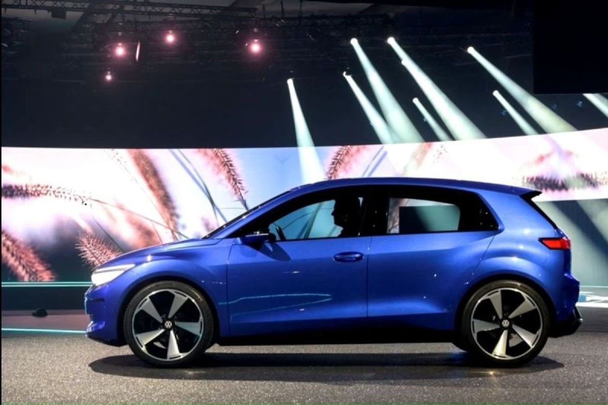 Mobil Volkswagen Golf R 2025 diluncurkan untuk pasar Eropa