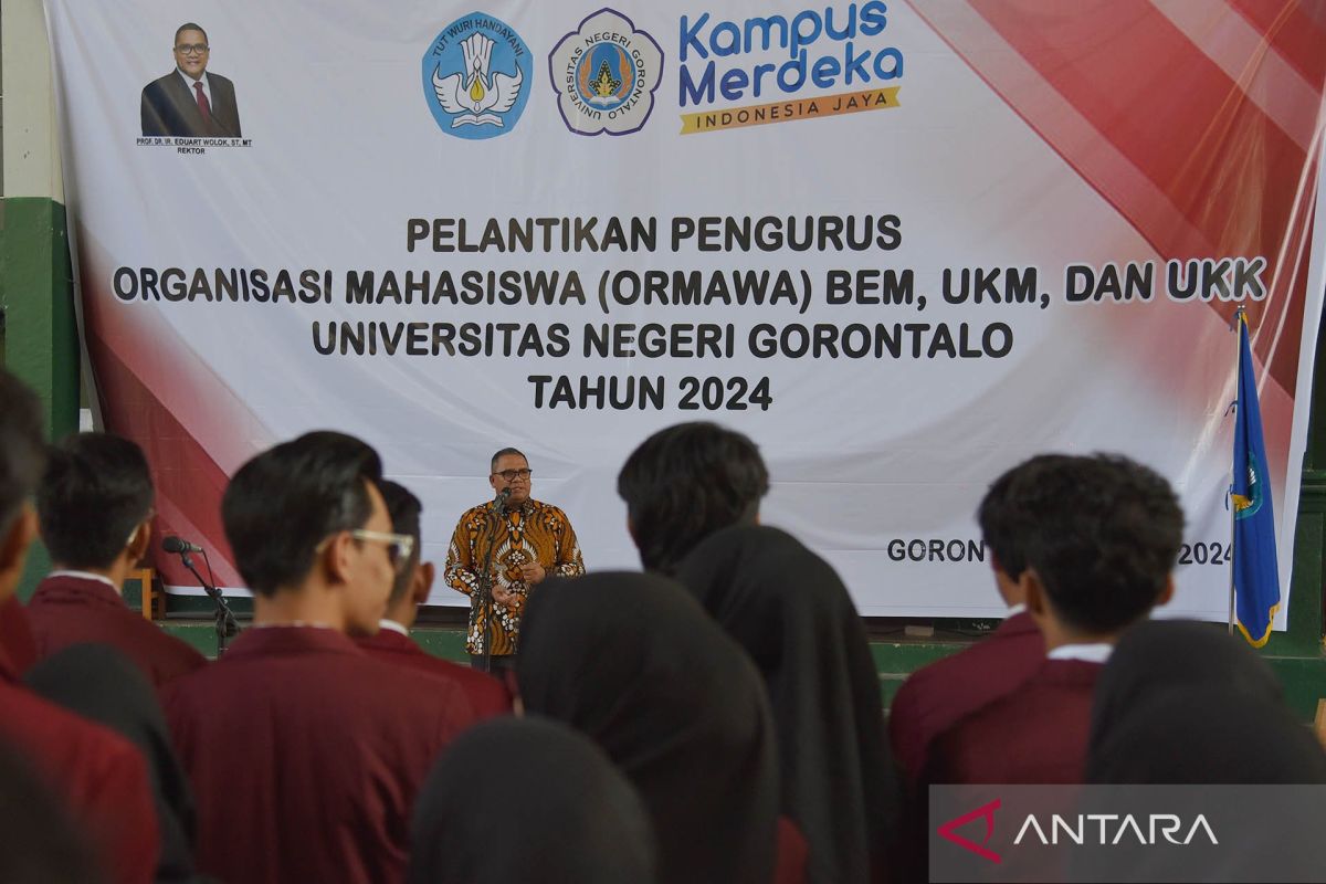 Rektor Lantik Pengurus Ormawa UNG Periode Tahun 2024