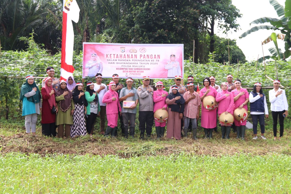 Polda Maluku beri bantuan ketahanan pangan bagi masyarakat berprofesi petani di Ambon