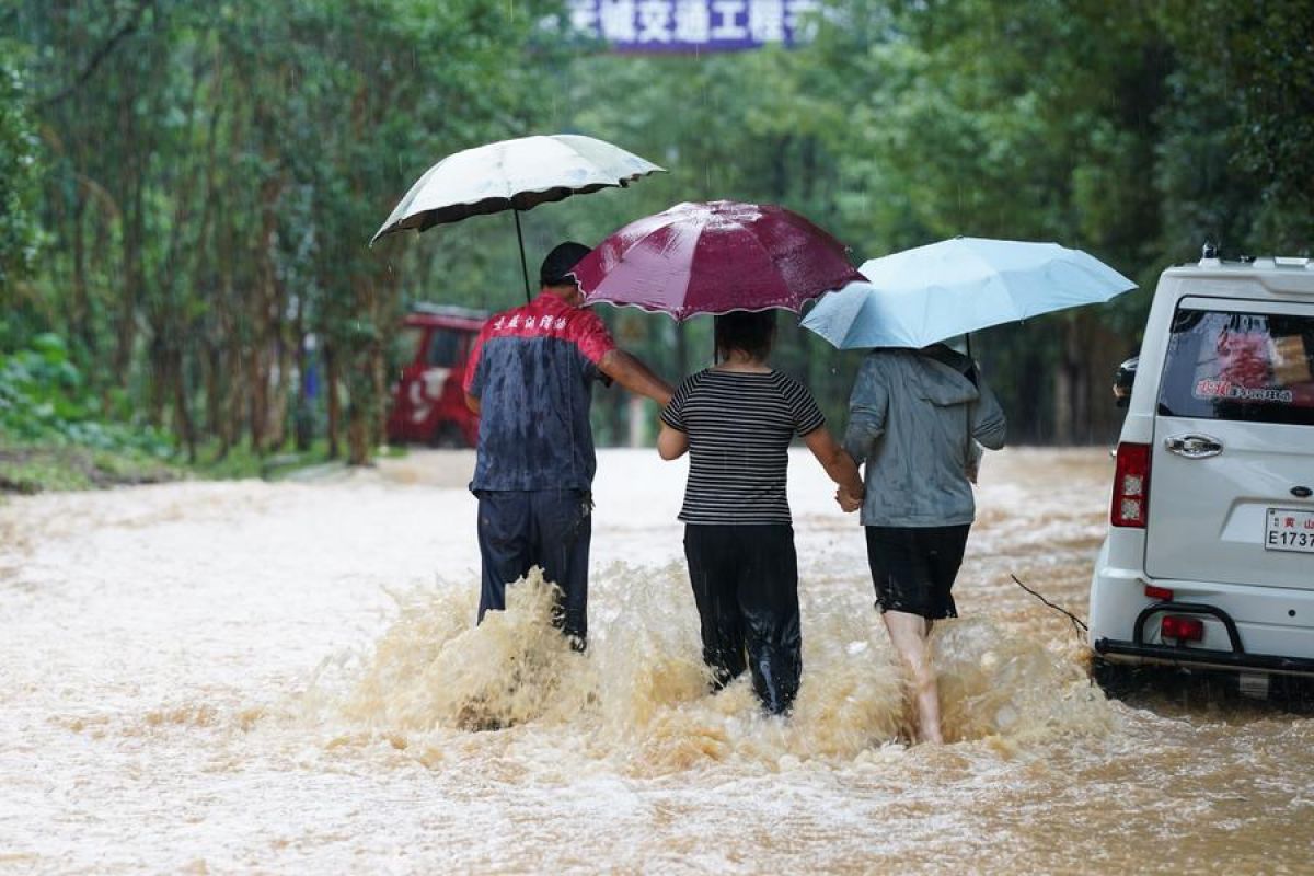 China kembali keluarkan peringatan oranye untuk hujan badai