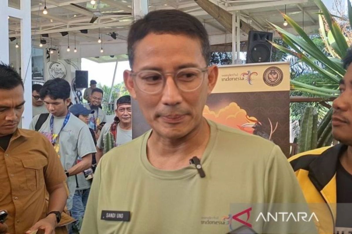 Menparekraf Sandiaga Uno jalin koordinasi untuk turunkan harga tiket pesawat