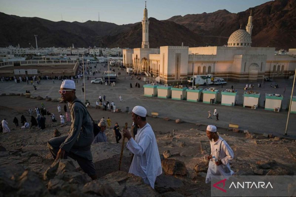 Umat Islam ramai berziarah di Jabal Uhud usai puncak ibadah haji ...