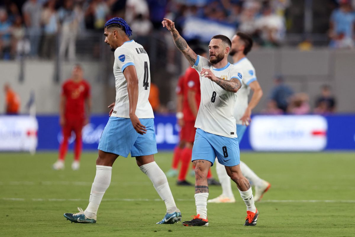 Uruguay menuju perempat final setelah pesta gol 5-0 lawan Bolivia
