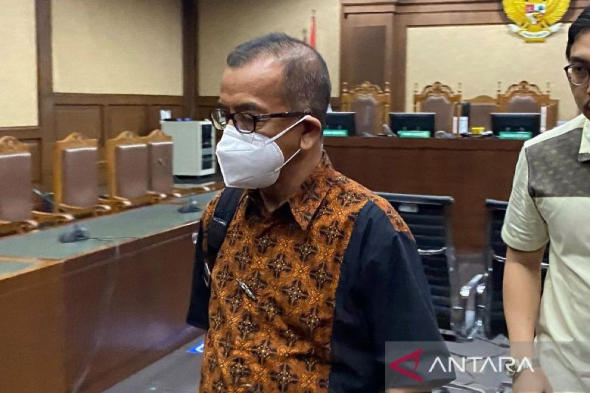 Emirsyah Satar dituntut 8 tahun penjara dan denda Rp1 miliar
