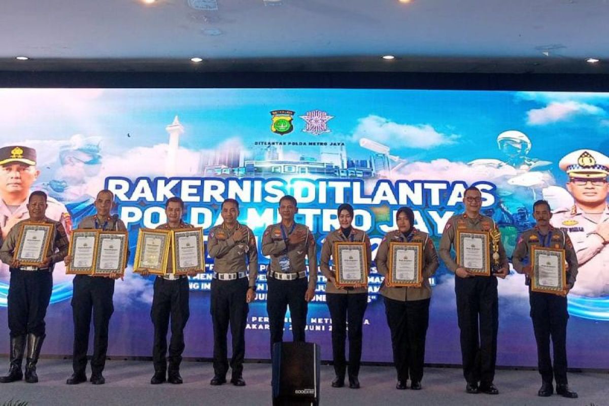 Polresta Soekarno Hatta terima penghargaan dari Dirlantas Metro