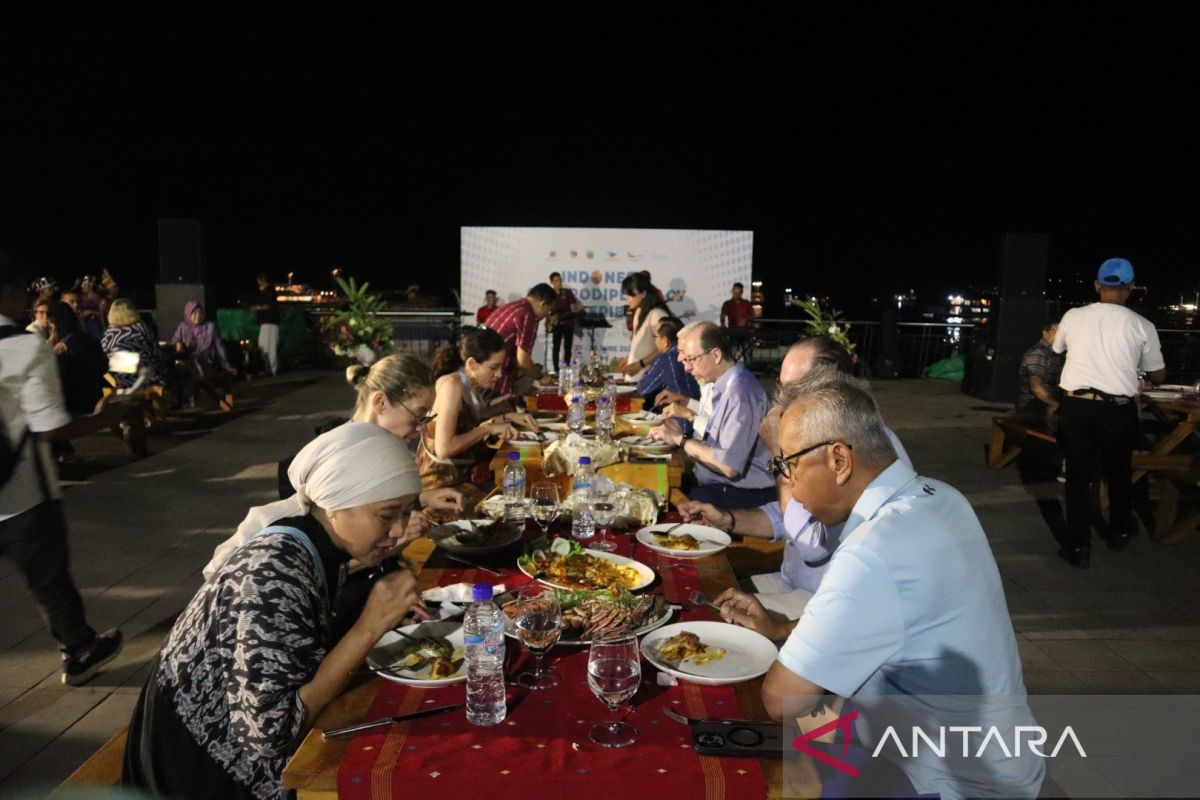 Puluhan dubes asing nikmati hidangan laut di Labuan Bajo