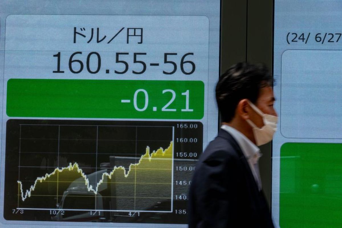 Kurs Yen Jepang jatuh, lampaui level 160 terhadap dolar AS