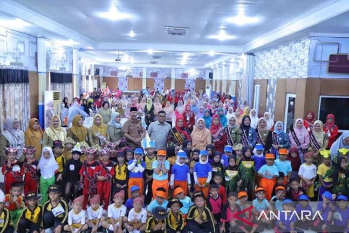 Ratusan Anak Meriahkan Peringatan Hari Pendidikan Nasional Jenjang Paud