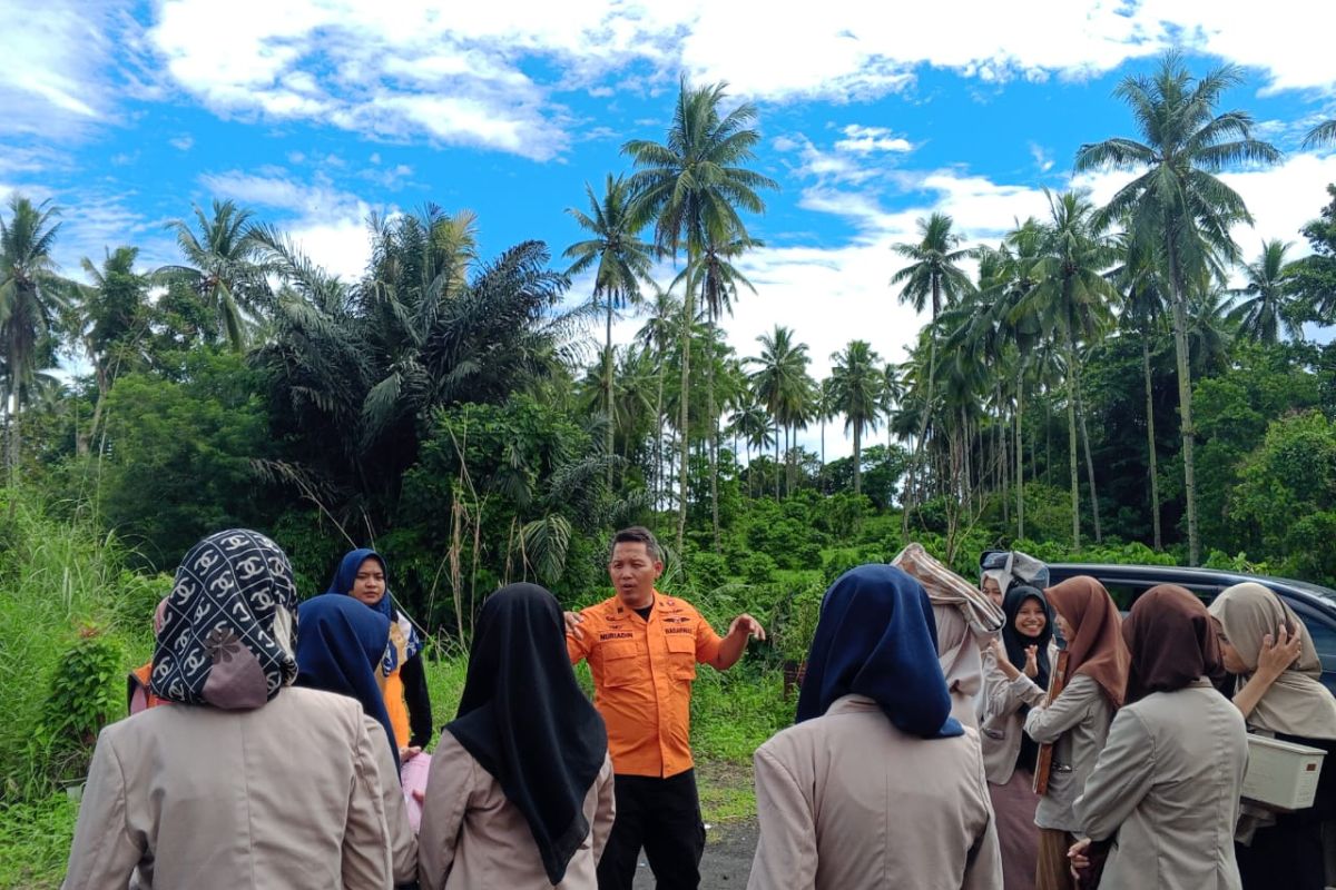 Manado's students receive disaster mitigation literacy from SAR agency
