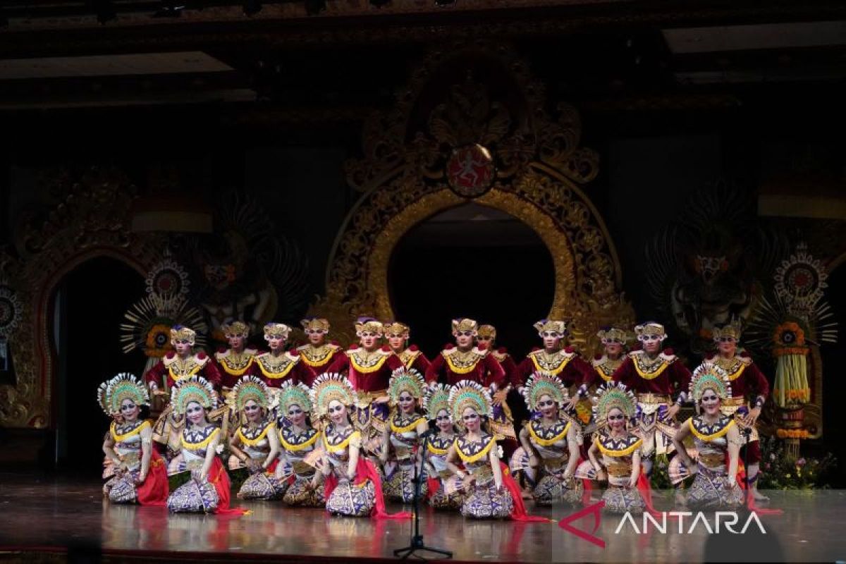 Duta seni Kabupaten Badung lestarikan tari Janger tradisional