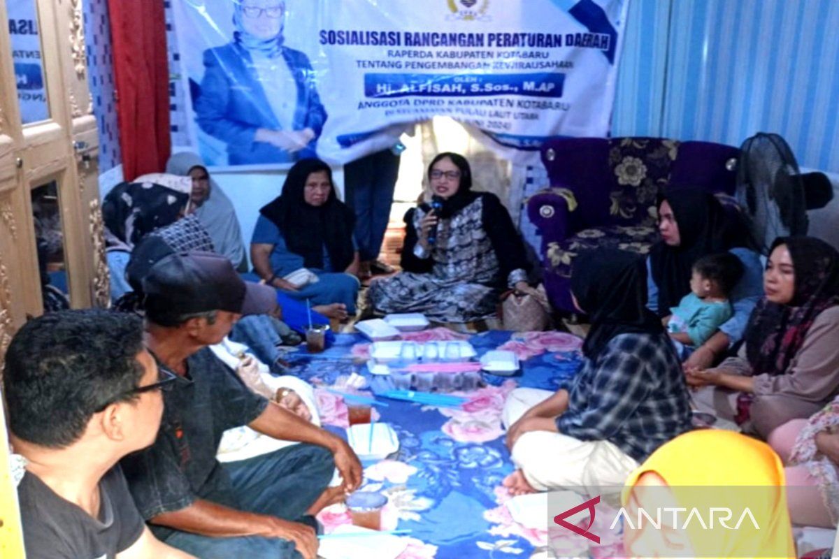 Anggota DPRD Kotabaru sosialisasikan Raperda pengembangan kewirausahaan