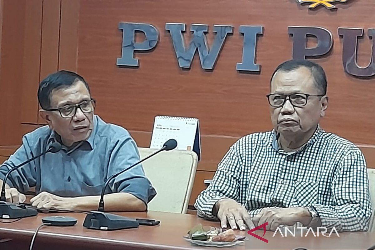 Dewan Kehormatan copot Ketua Umum PWI Hendry Ch Bangun dari jabatannya