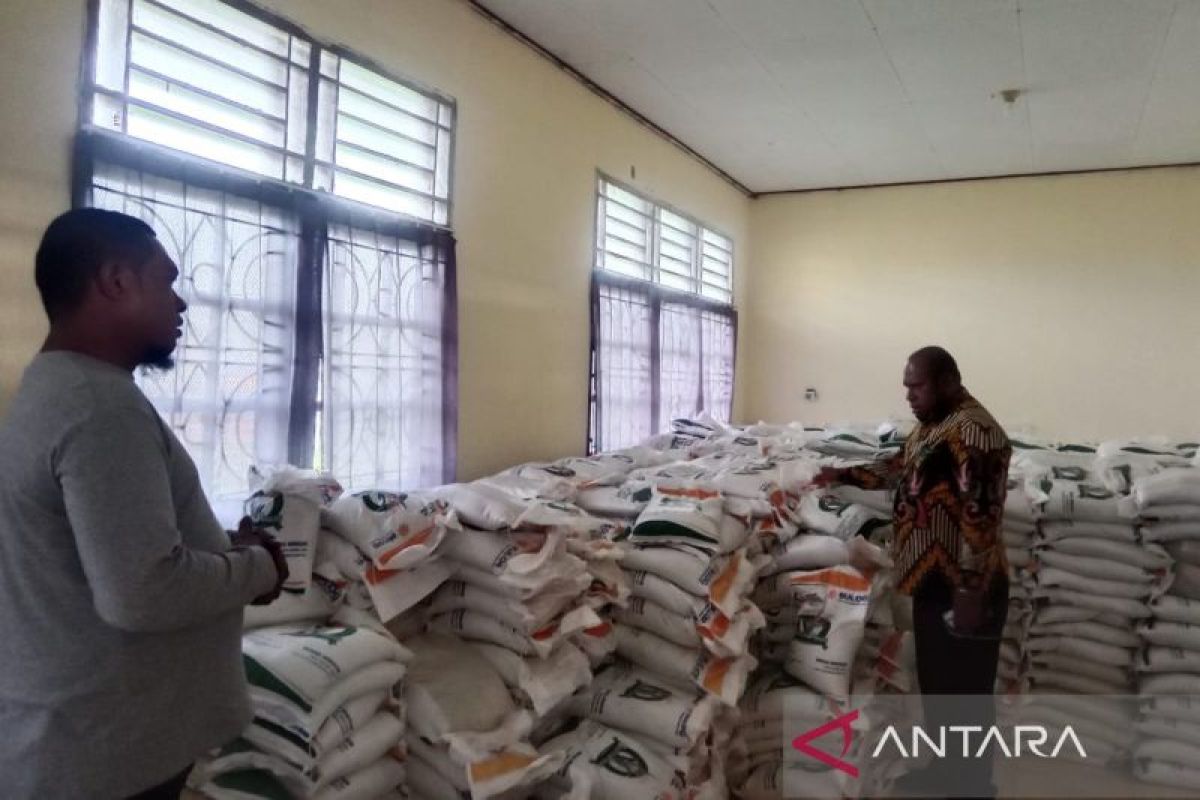 Bulog salurkan bantuan pangan 54.960 kg untuk Kabupaten Mansel