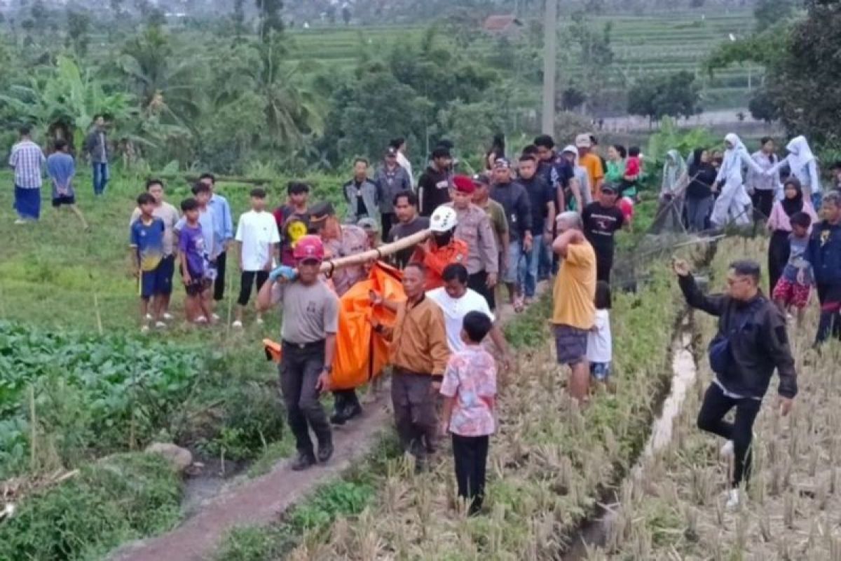 Tim SAR gabungan berhasil evakuasi dua anak yang tewas tenggelam di danau Ciburial Garut