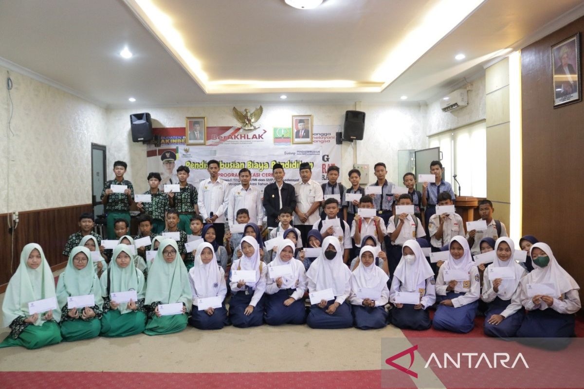 Baznas Bekasi salurkan bantuan pendidikan untuk 2.070 pelajar